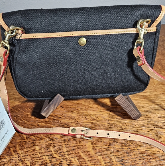 Dooney & Bourke Cabriolet Canvas Crossbody Clutch Vintage NWT - Picture 3 of 11